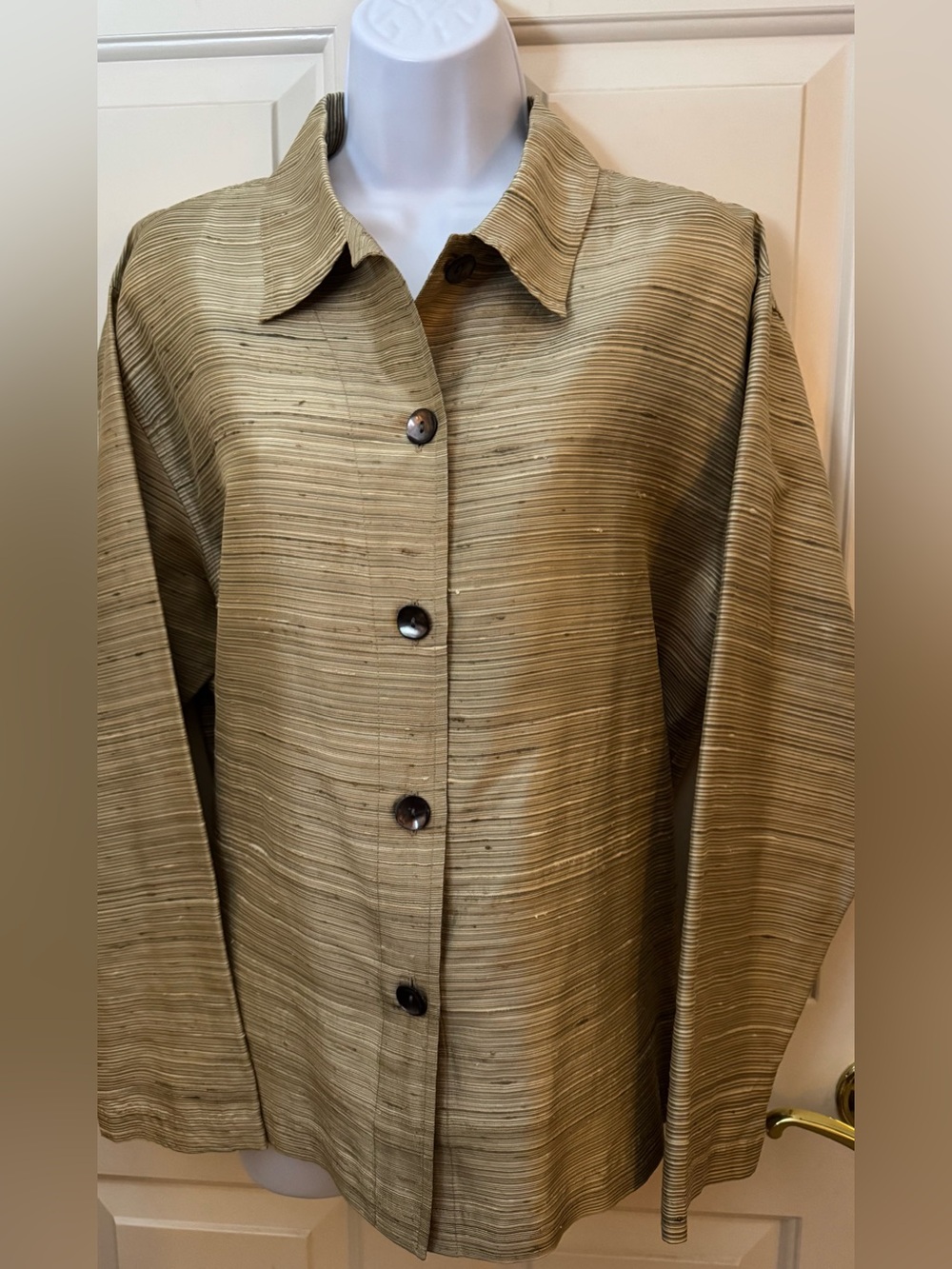 Chico's Top/Shirt Jacket 100% Silk Tan/Taupe Striped Button-Front Shirt Jacket